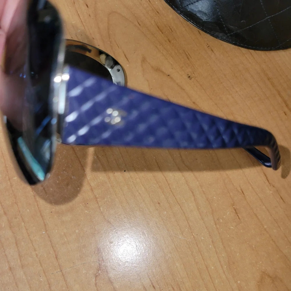 CHANEL Dark Blue Oversized Sunglasses - Picture 9 of 14